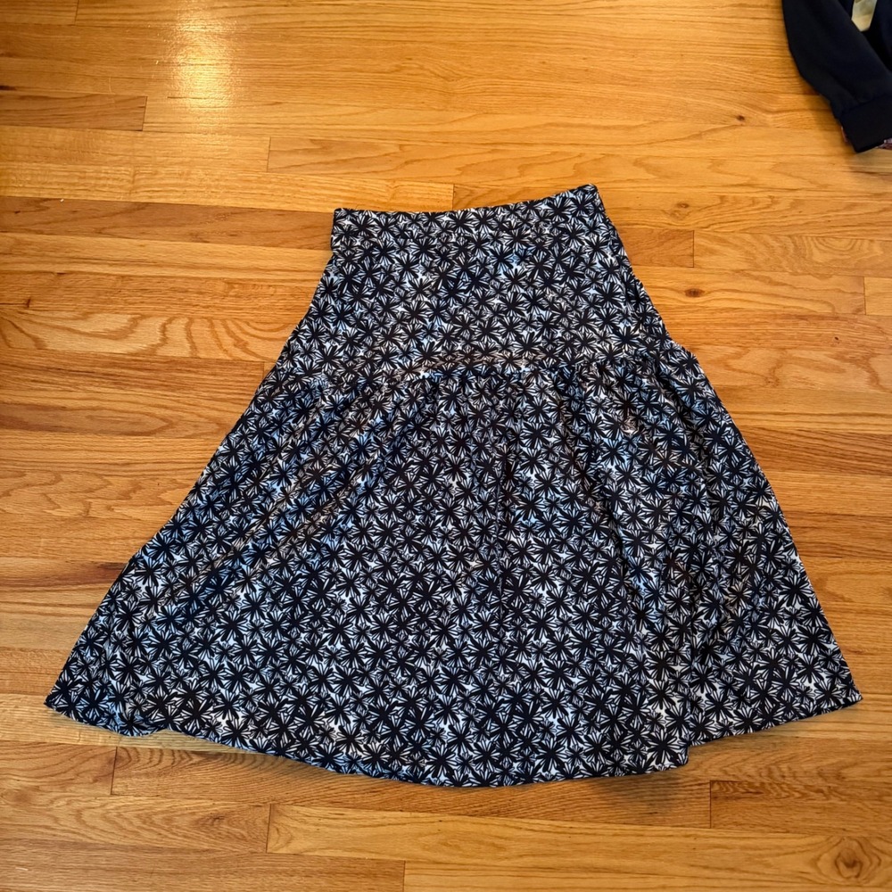 SHEIN Starburst Geometric Print Midi Skirt Size L 8/10 Navy Blue Flared A-Line
